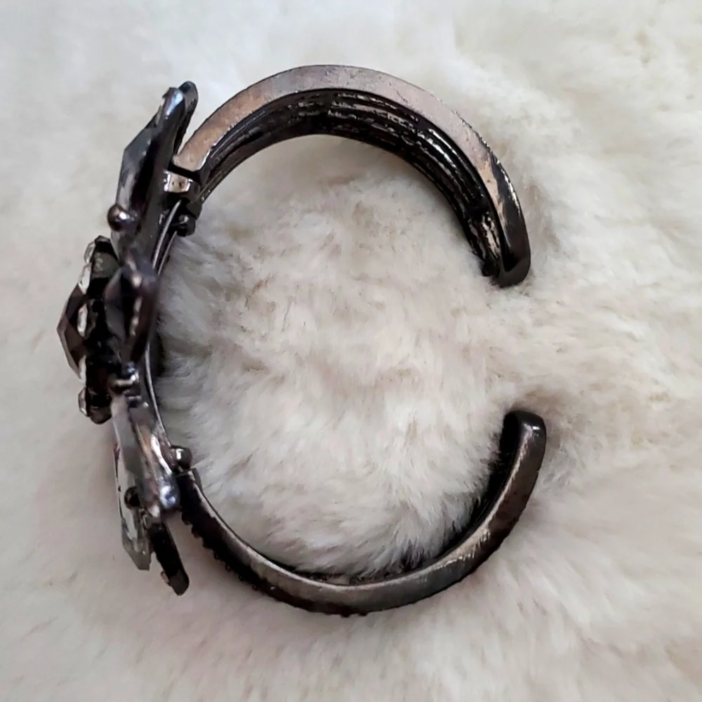 BLACK FLOWER SILVER TONE GEM BRACELET CHUNKY ECLECTIC BLING MAXIMALIST STATEMENT - Picture 5 of 5